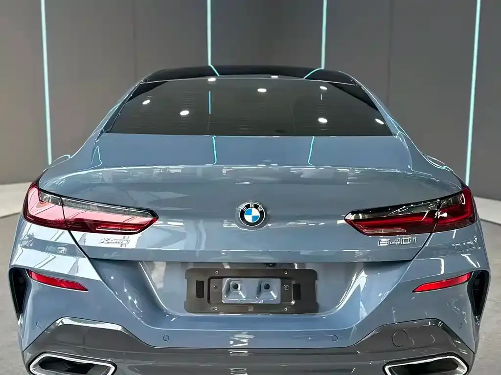 BMW 8 Series — фото 2