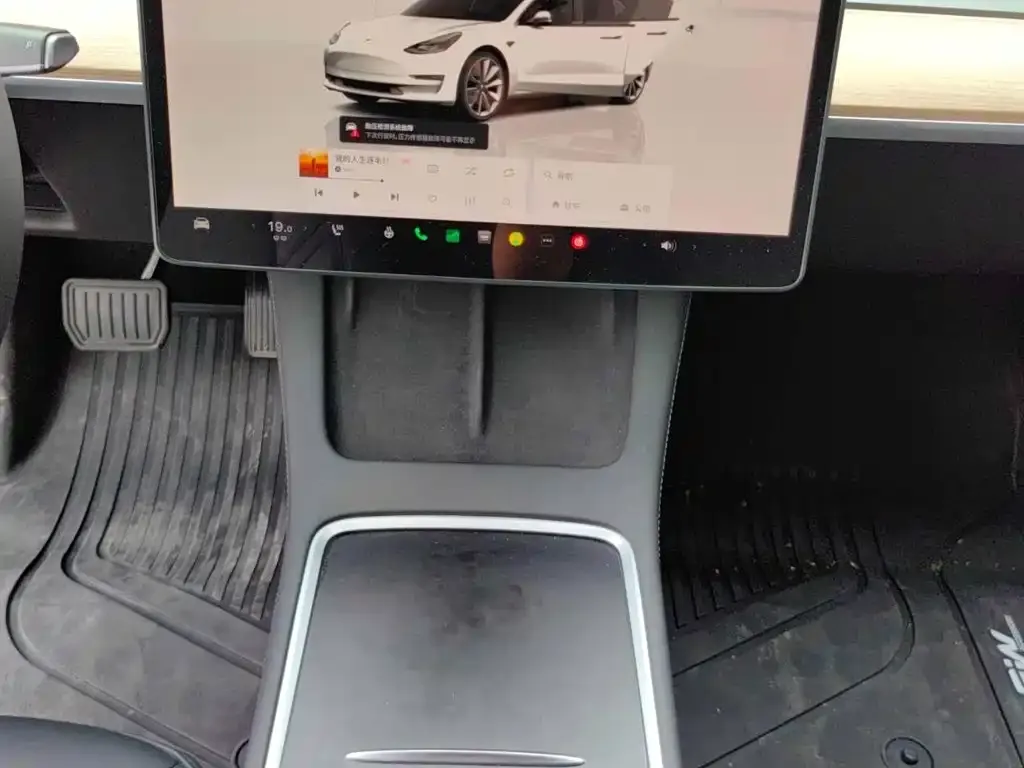 Tesla Model 3 — фото 4