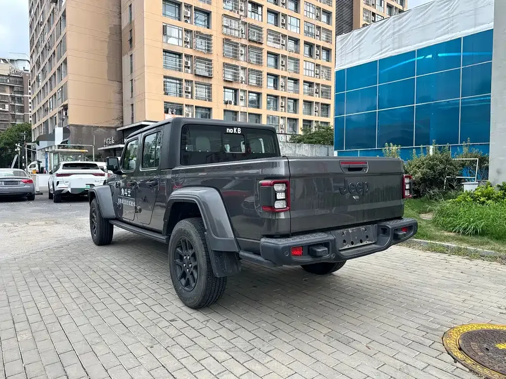 Jeep Gladiator — фото 9