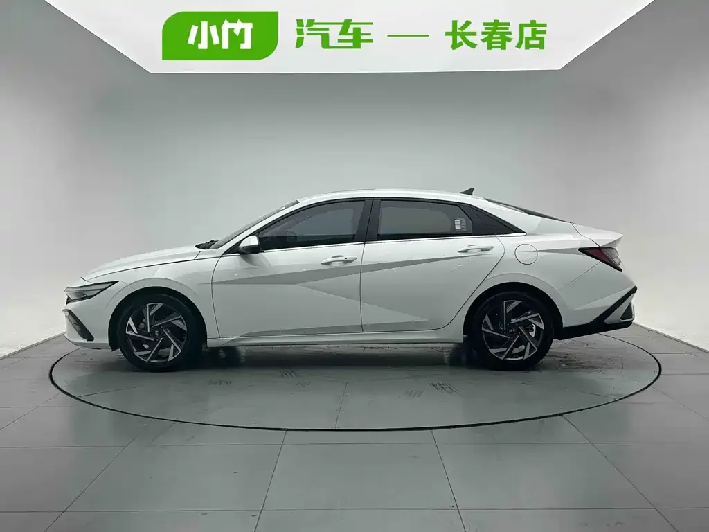 Hyundai Elantra — фото 4