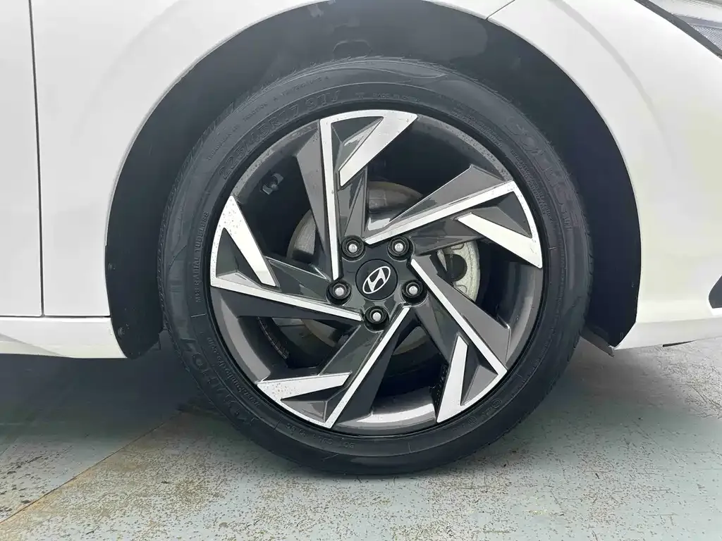 Hyundai Elantra — фото 6