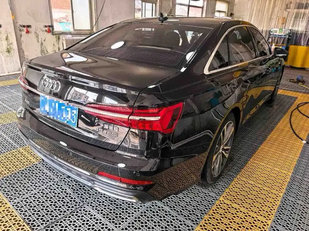 Audi A6L — фото 8