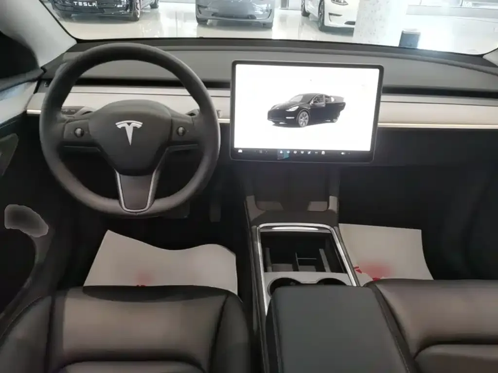 Tesla Model Y — фото 8