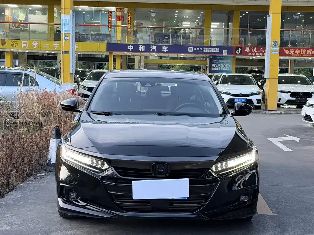 Honda Accord — фото 8