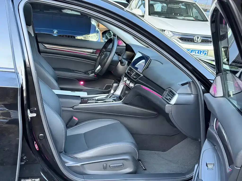 Honda Accord — фото 10