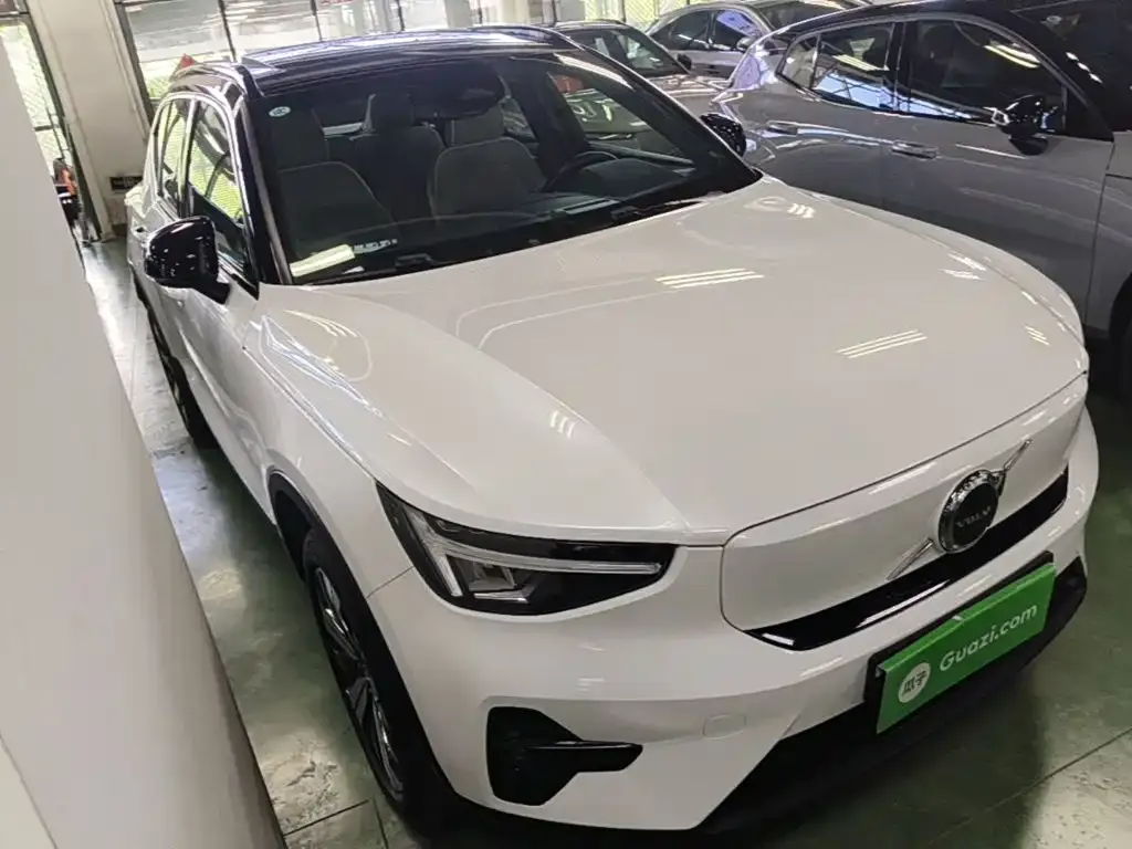 Volvo XC40 NEV — фото 3