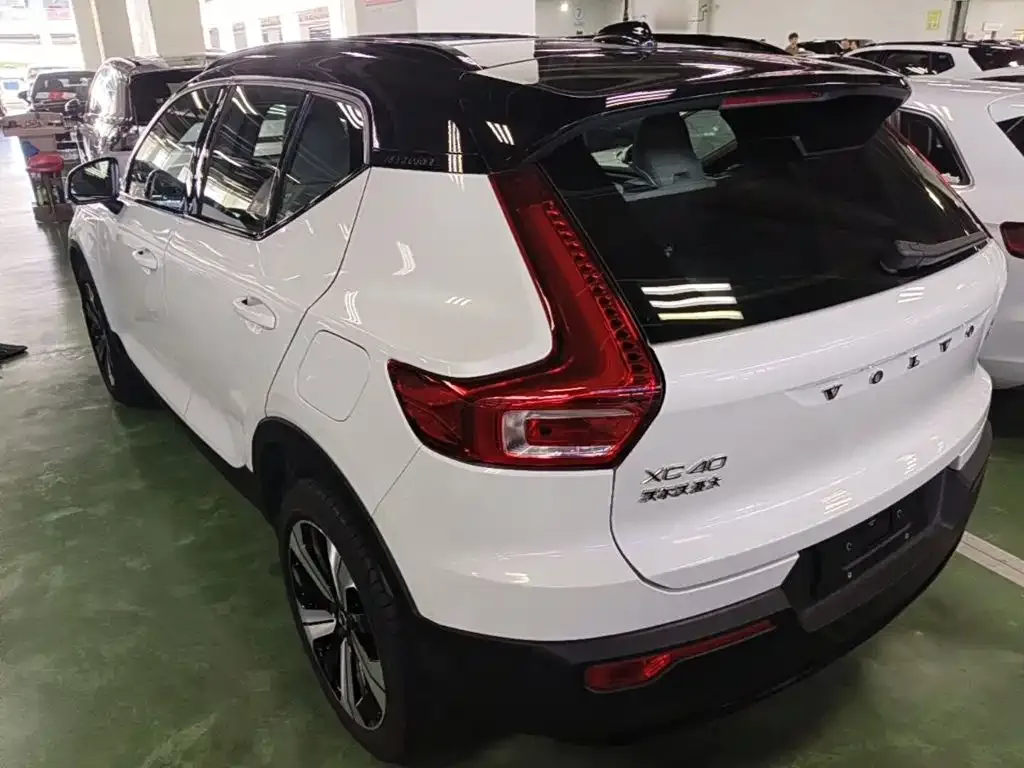 Volvo XC40 NEV — фото 7