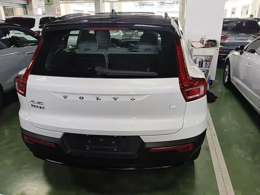 Volvo XC40 NEV — фото 8