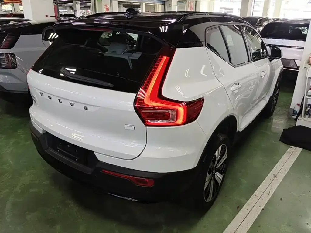 Volvo XC40 NEV — фото 6