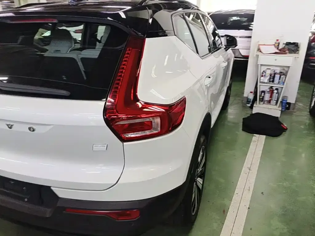 Volvo XC40 NEV — фото 10