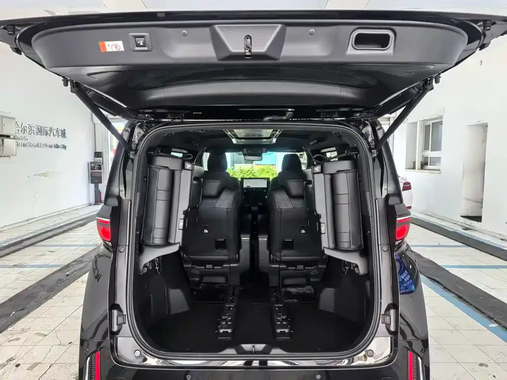 Toyota Vellfire — фото 7