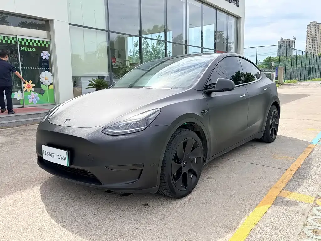 Tesla Model Y — фото 1