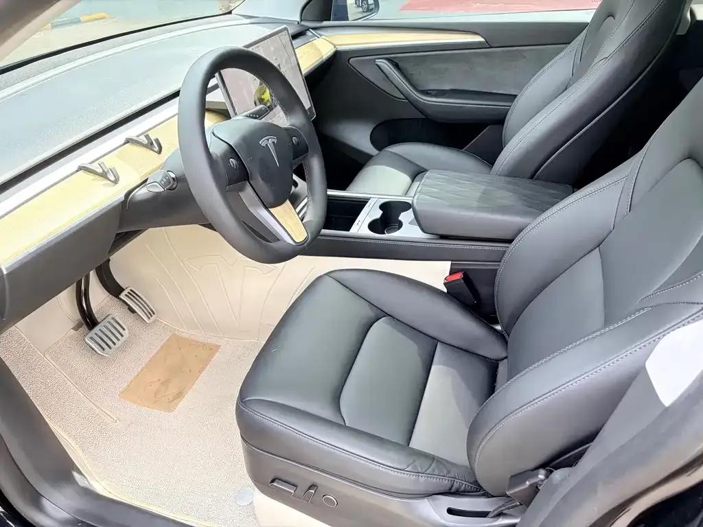 Tesla Model Y — фото 9