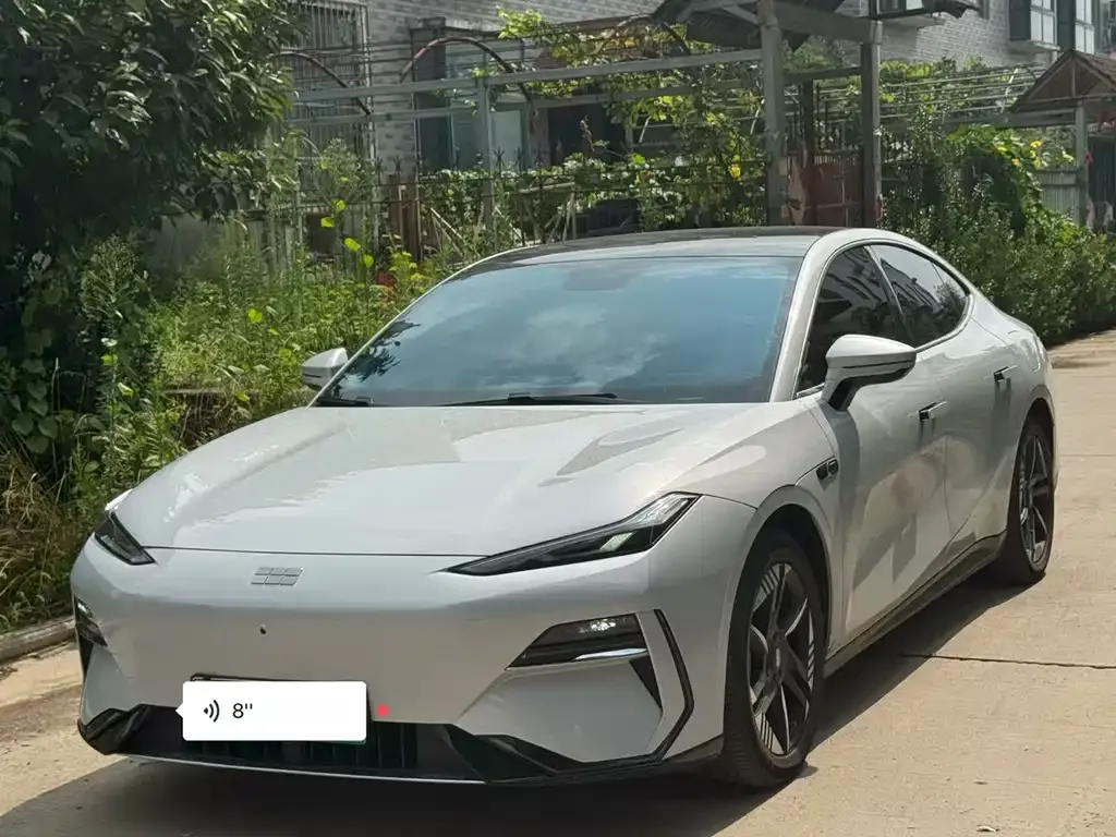 Geely Galaxy E8 — фото 1