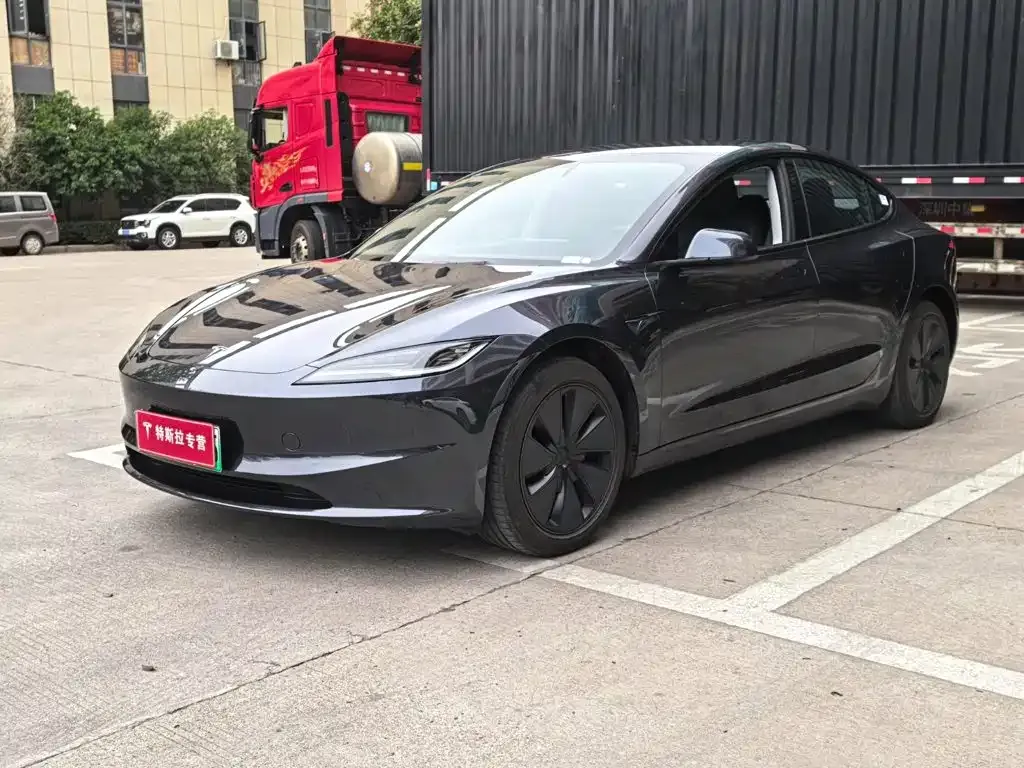 Tesla Model 3 — фото 1