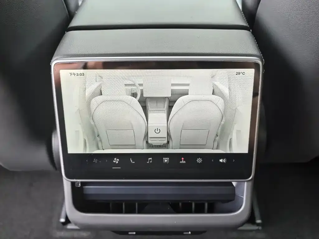 Tesla Model 3 — фото 2