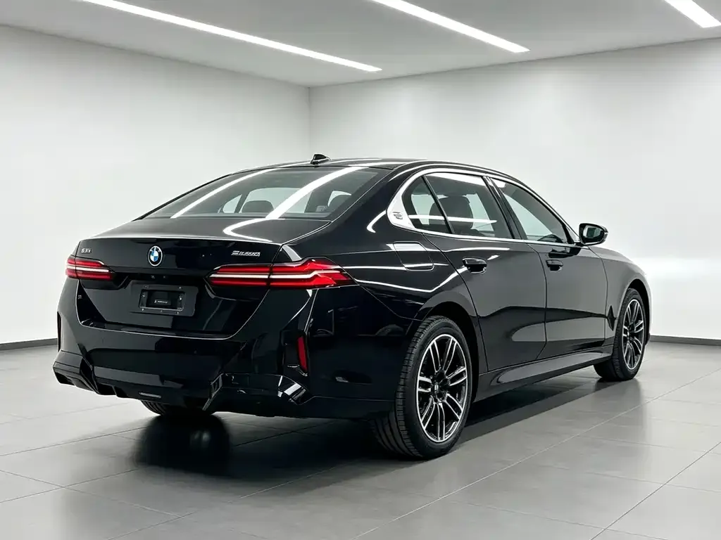 BMW 5 Series — фото 5