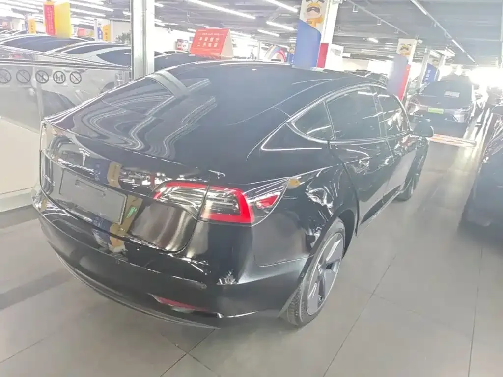 Tesla Model 3 — фото 8