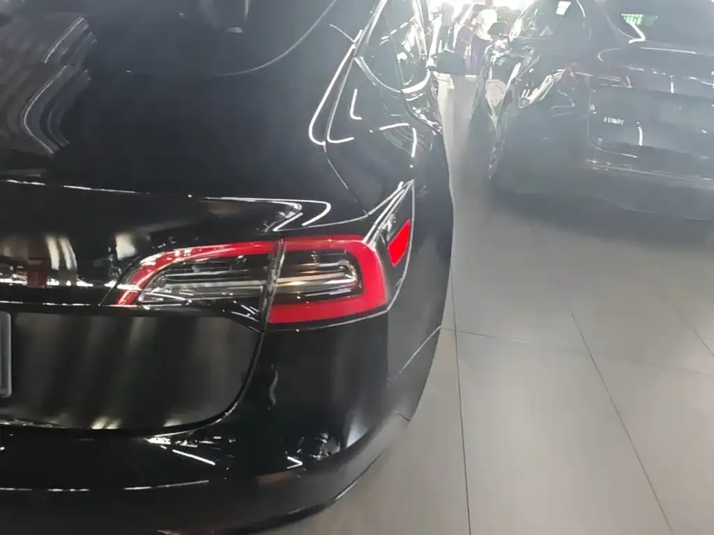 Tesla Model 3 — фото 2