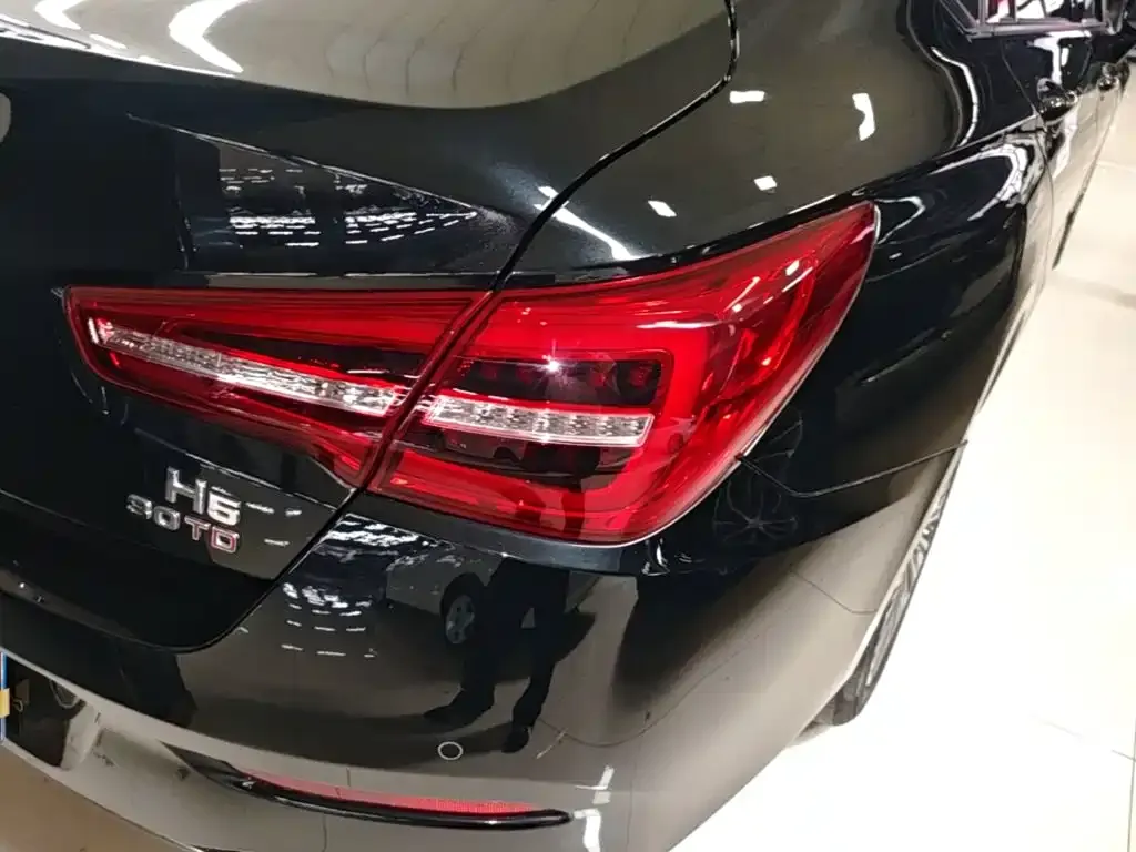 Hongqi H5 — фото 3