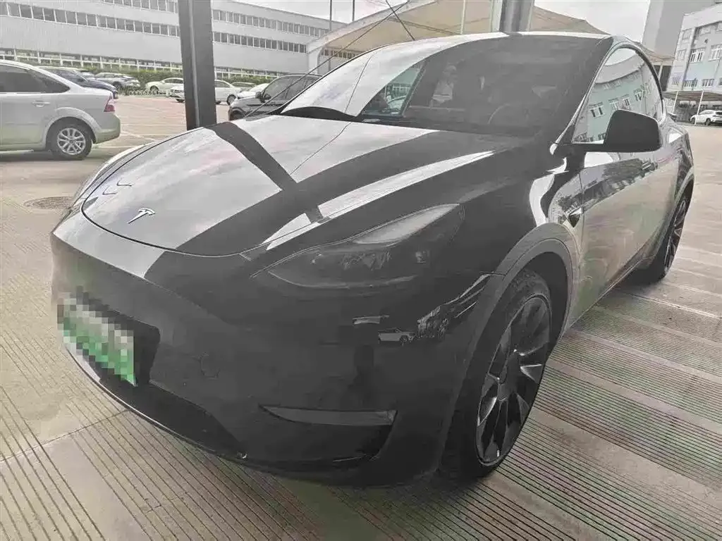 Tesla Model Y — фото 1