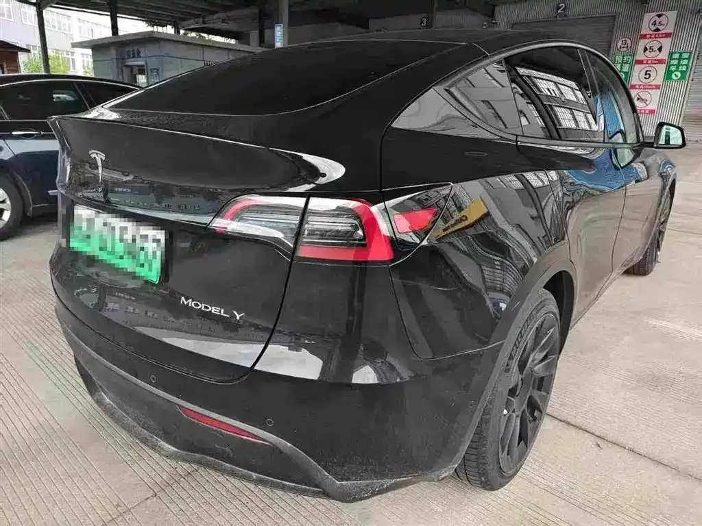 Tesla Model Y — фото 5