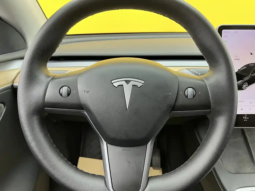 Tesla Model Y — фото 5
