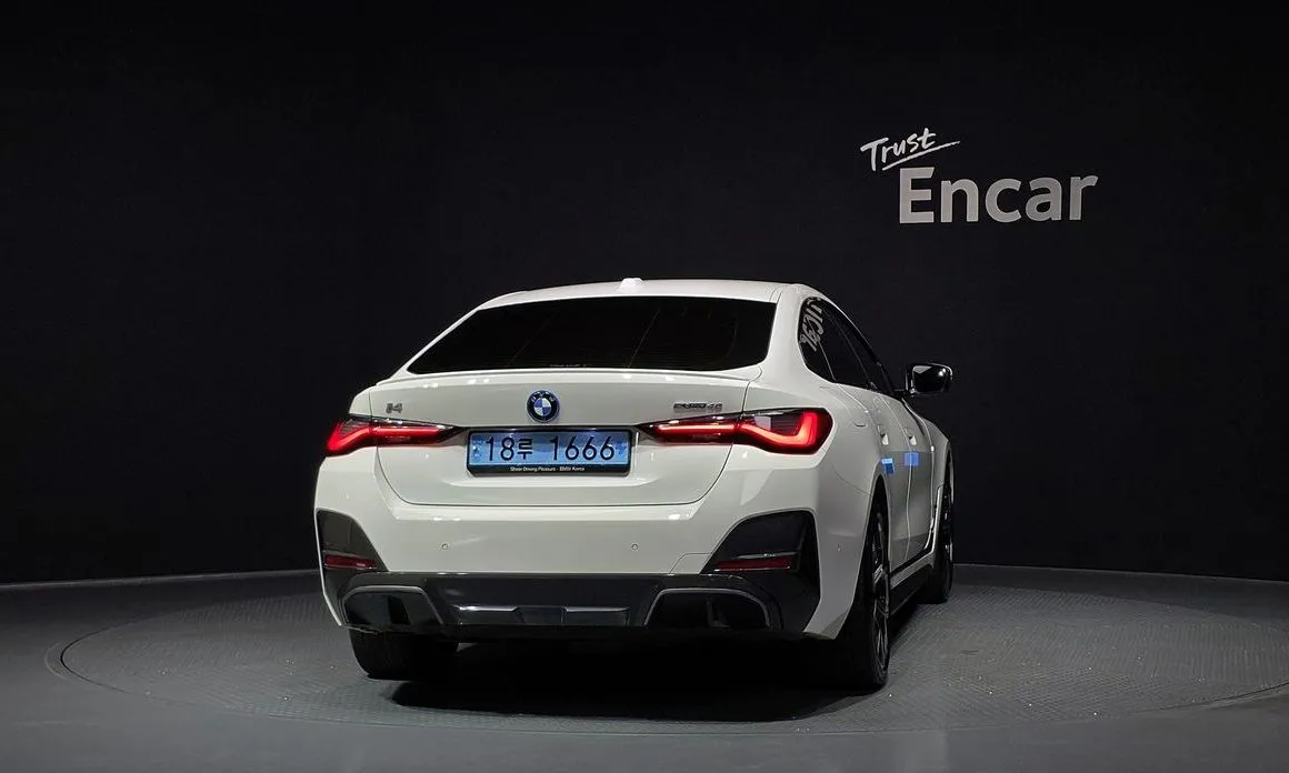 BMW i4 — фото 5