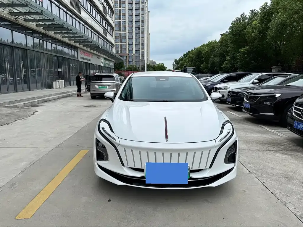 Hongqi E-QM5 — фото 9
