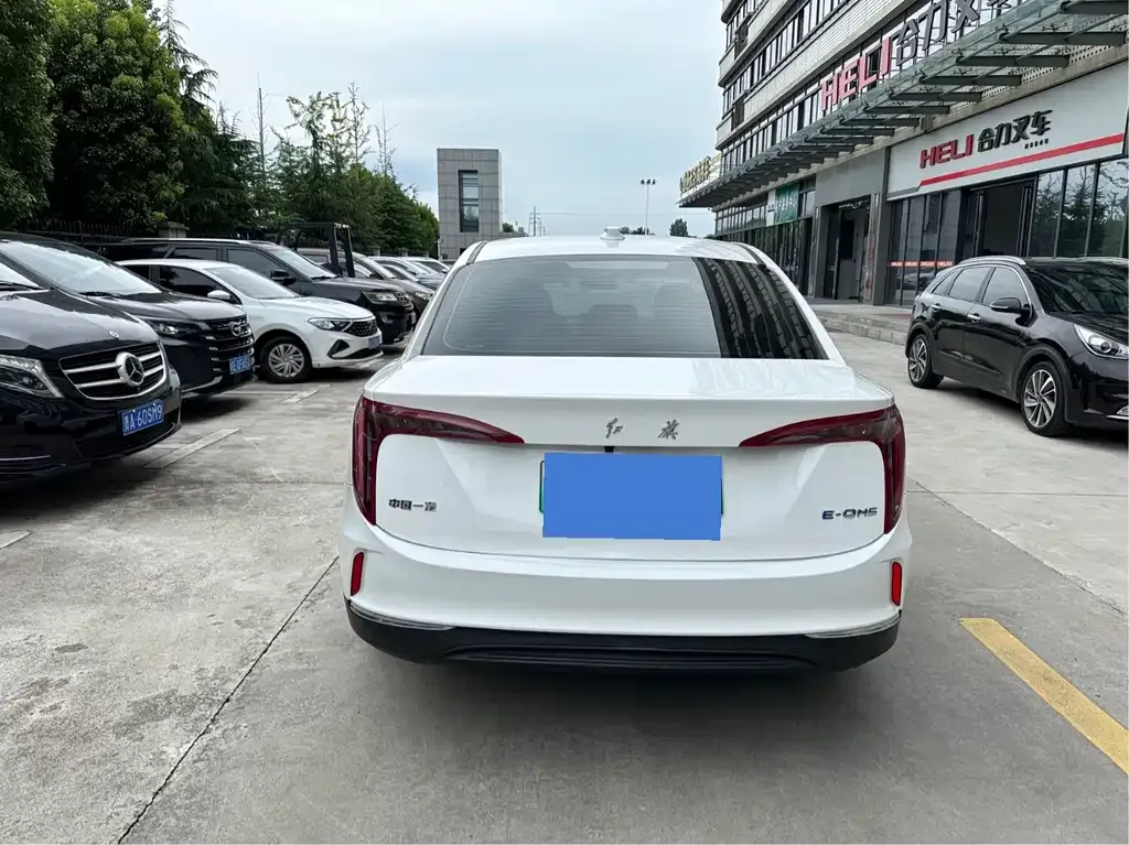 Hongqi E-QM5 — фото 10