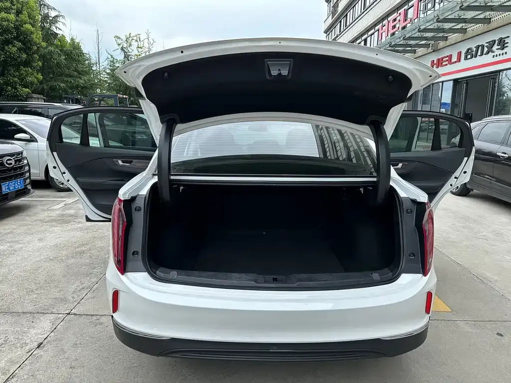 Hongqi E-QM5 — фото 5