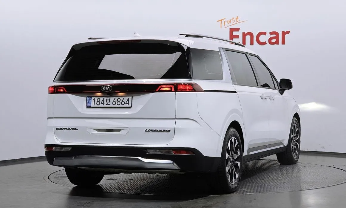 Kia Carnival — фото 2