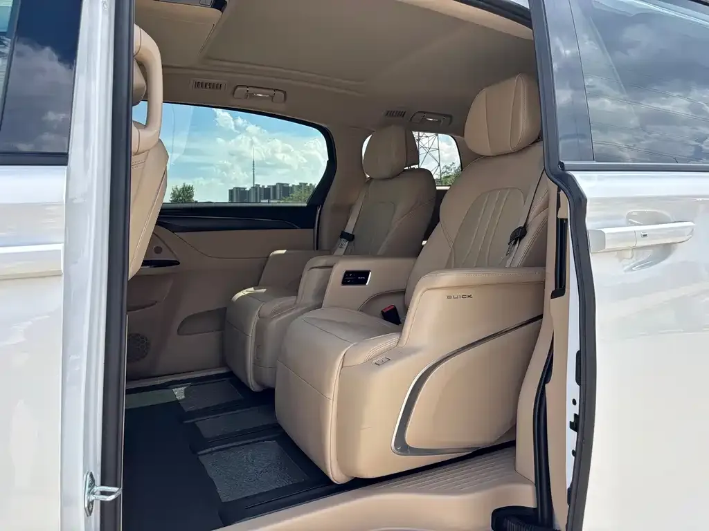 Buick GL8 Hybrid — фото 2