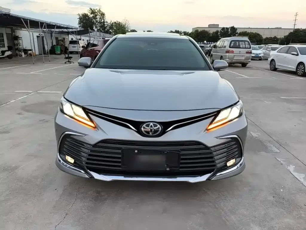 Toyota Camry — фото 6