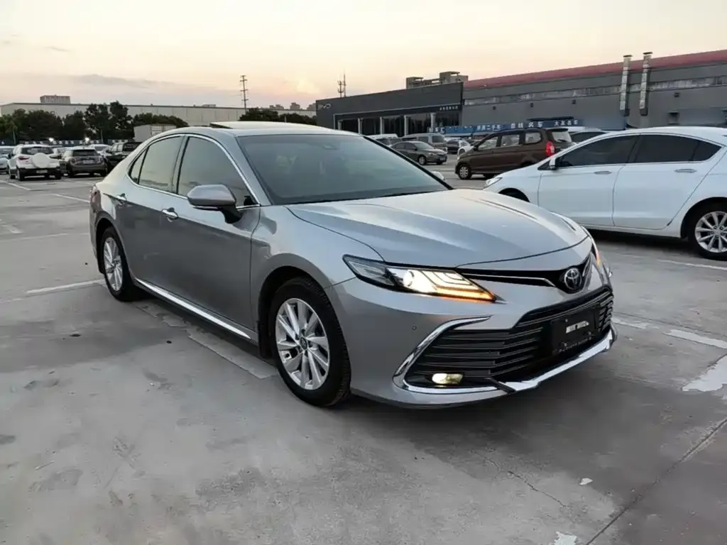 Toyota Camry — фото 5