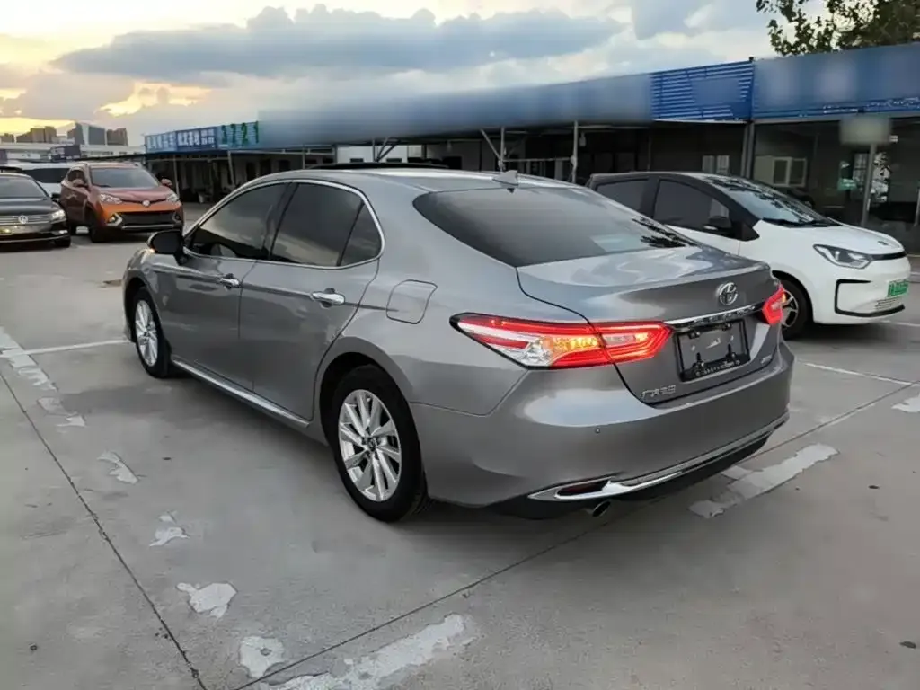 Toyota Camry — фото 7