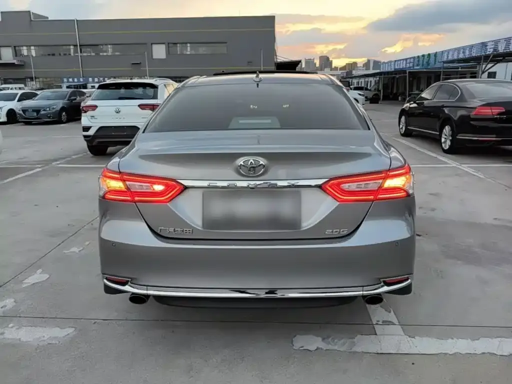 Toyota Camry — фото 4