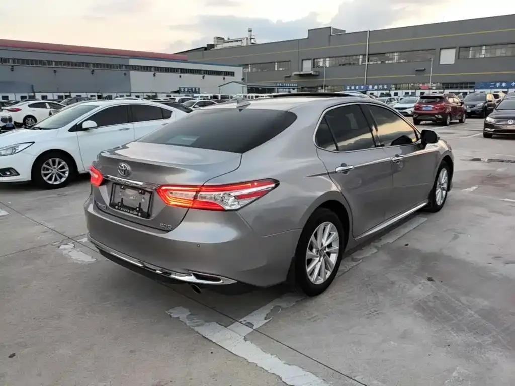 Toyota Camry — фото 10
