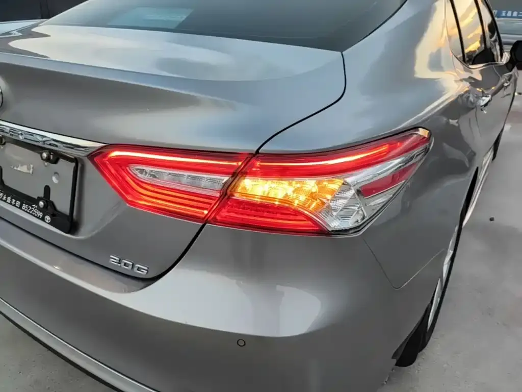 Toyota Camry — фото 3