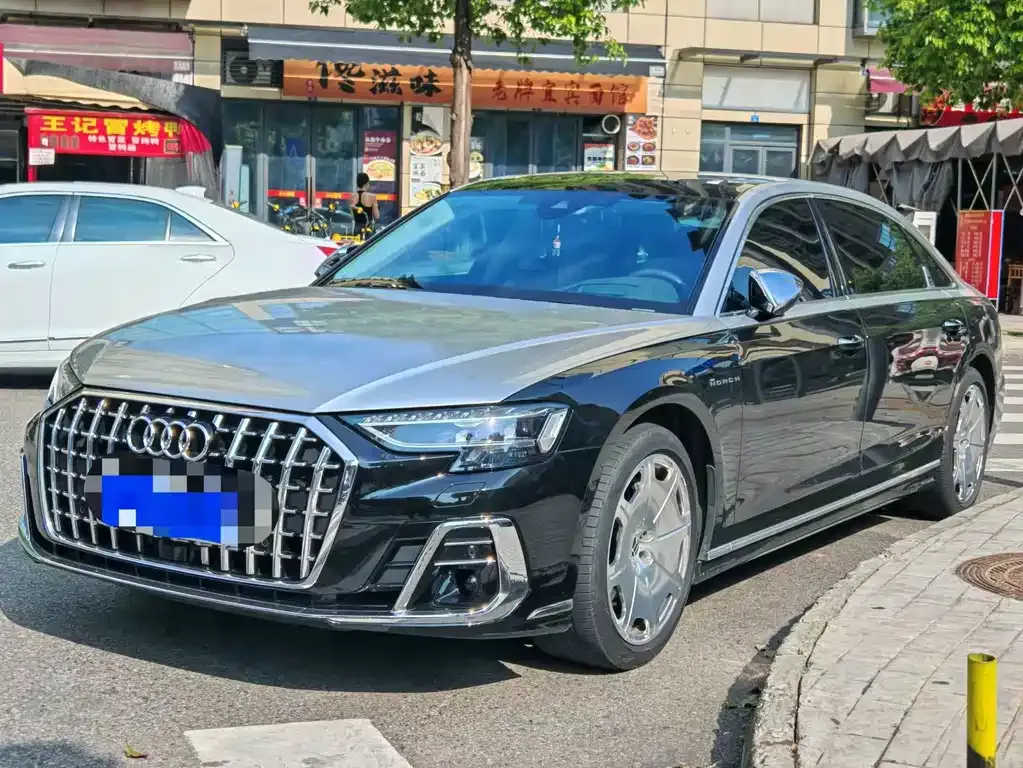 Audi A8 — фото 1
