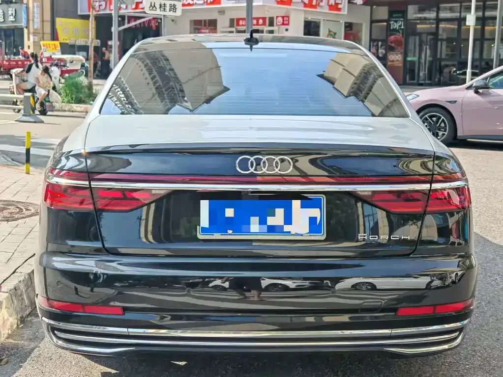 Audi A8 — фото 7