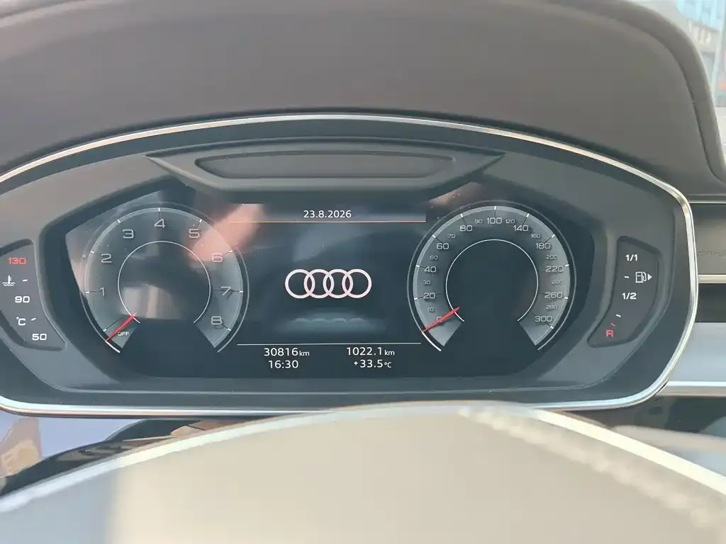 Audi A8 — фото 2
