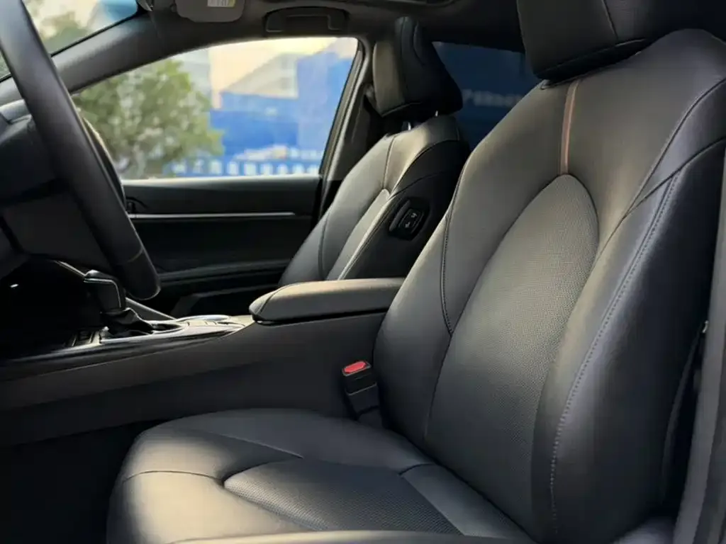 Toyota Camry — фото 5