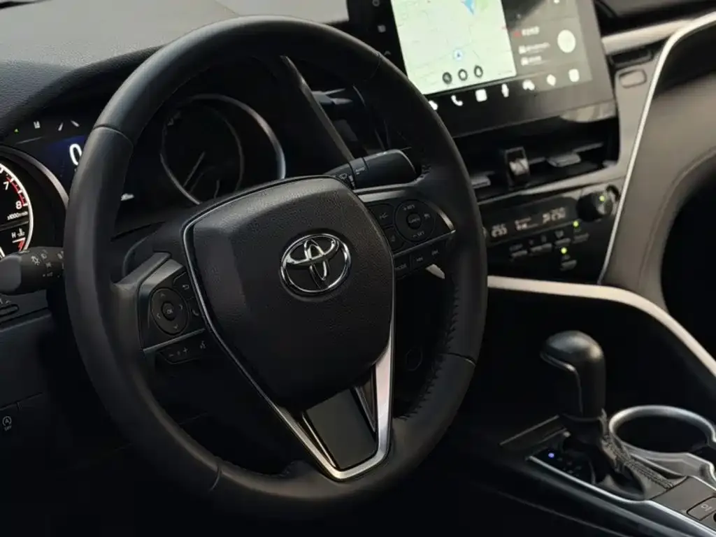 Toyota Camry — фото 3
