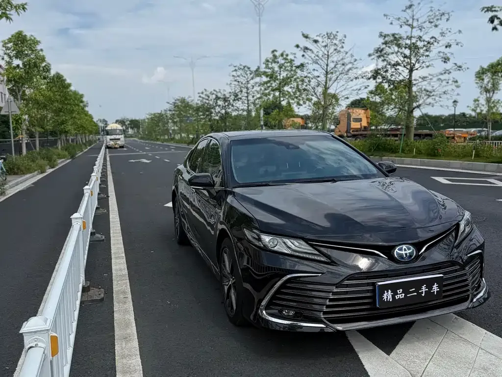 Toyota Camry — фото 5