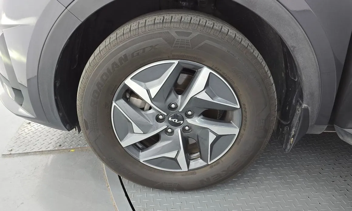 Kia Sorento — фото 9