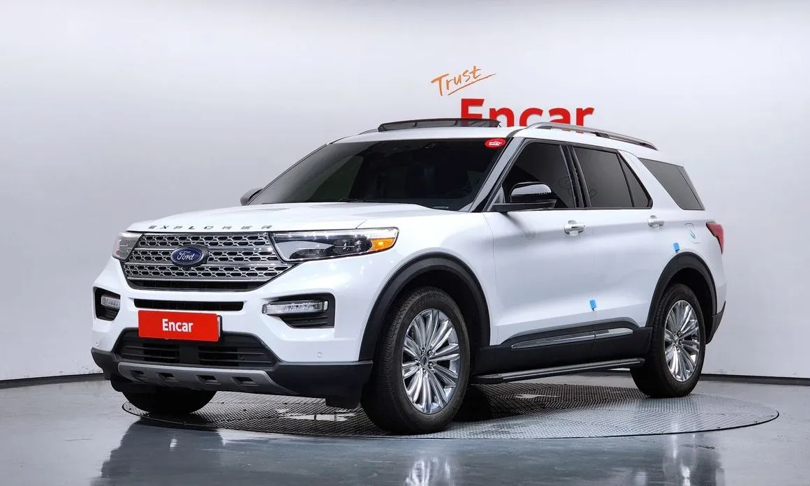 Ford Explorer — фото 1