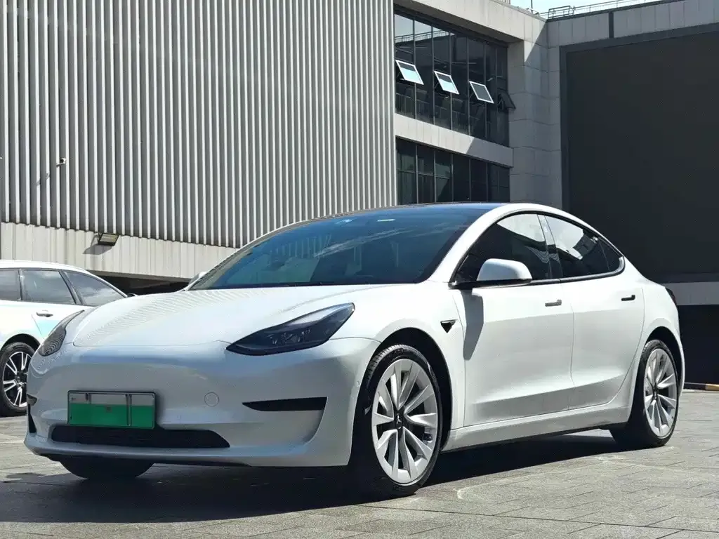 Tesla Model 3 — фото 1