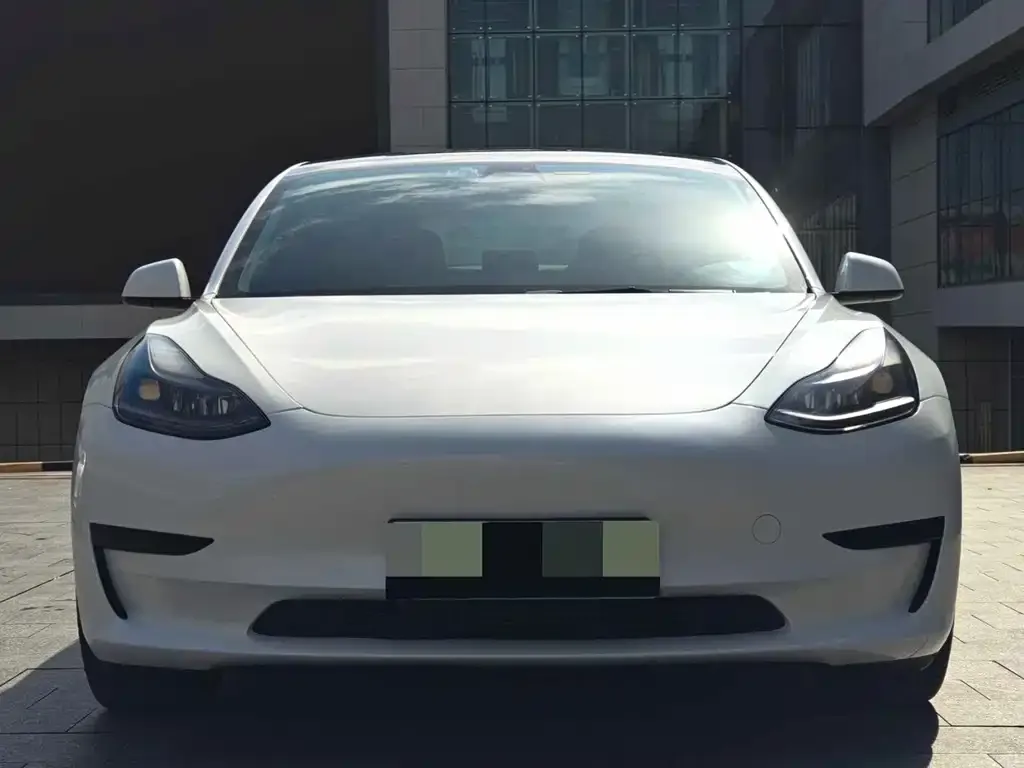 Tesla Model 3 — фото 4
