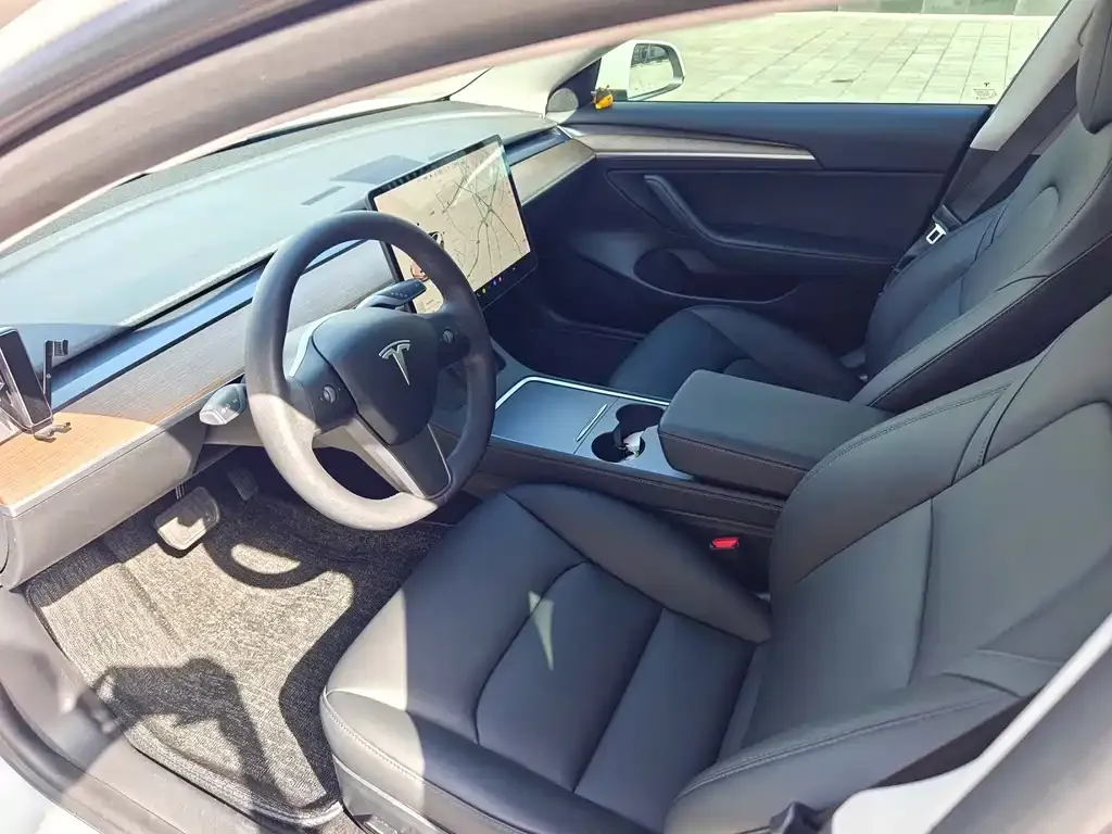 Tesla Model 3 — фото 9